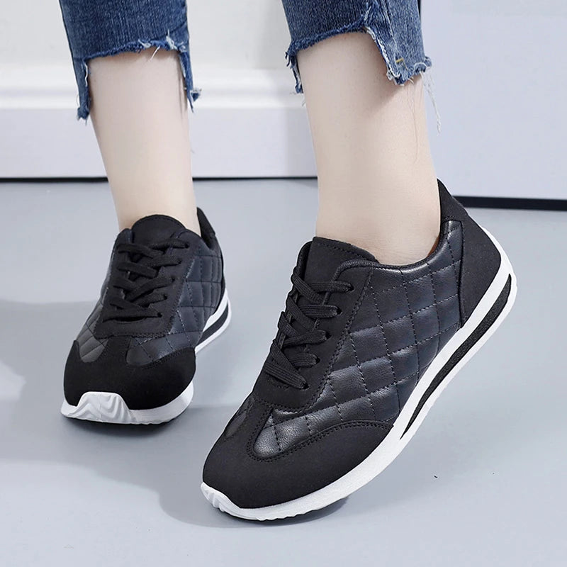 Women Casual Walking Shoes Summer Flat Lace Up Leather High Quality Sneakers Fashion Wild Flat-bottomed Loafers Women Sneakers